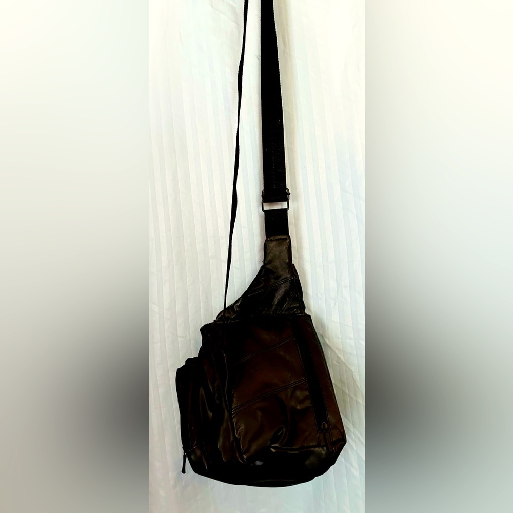 BB Design Unisex Black Crossbody/Sling
